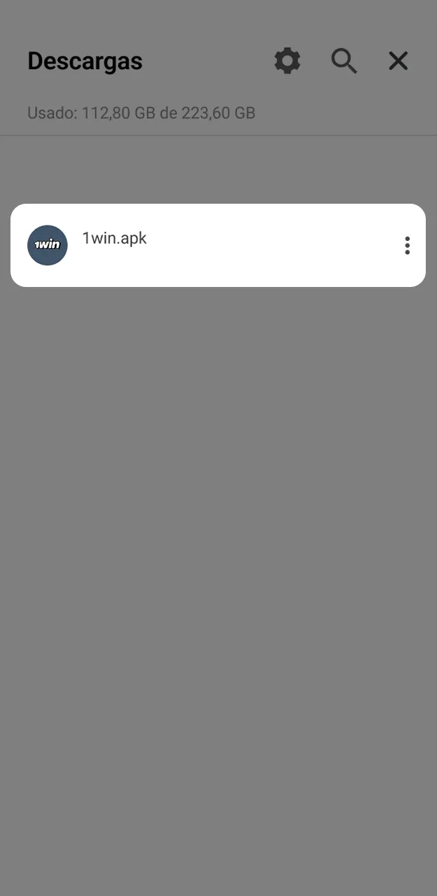Abre el instalador en tu dispositivo para acceder rápidamente a Crazy Time en 1win.